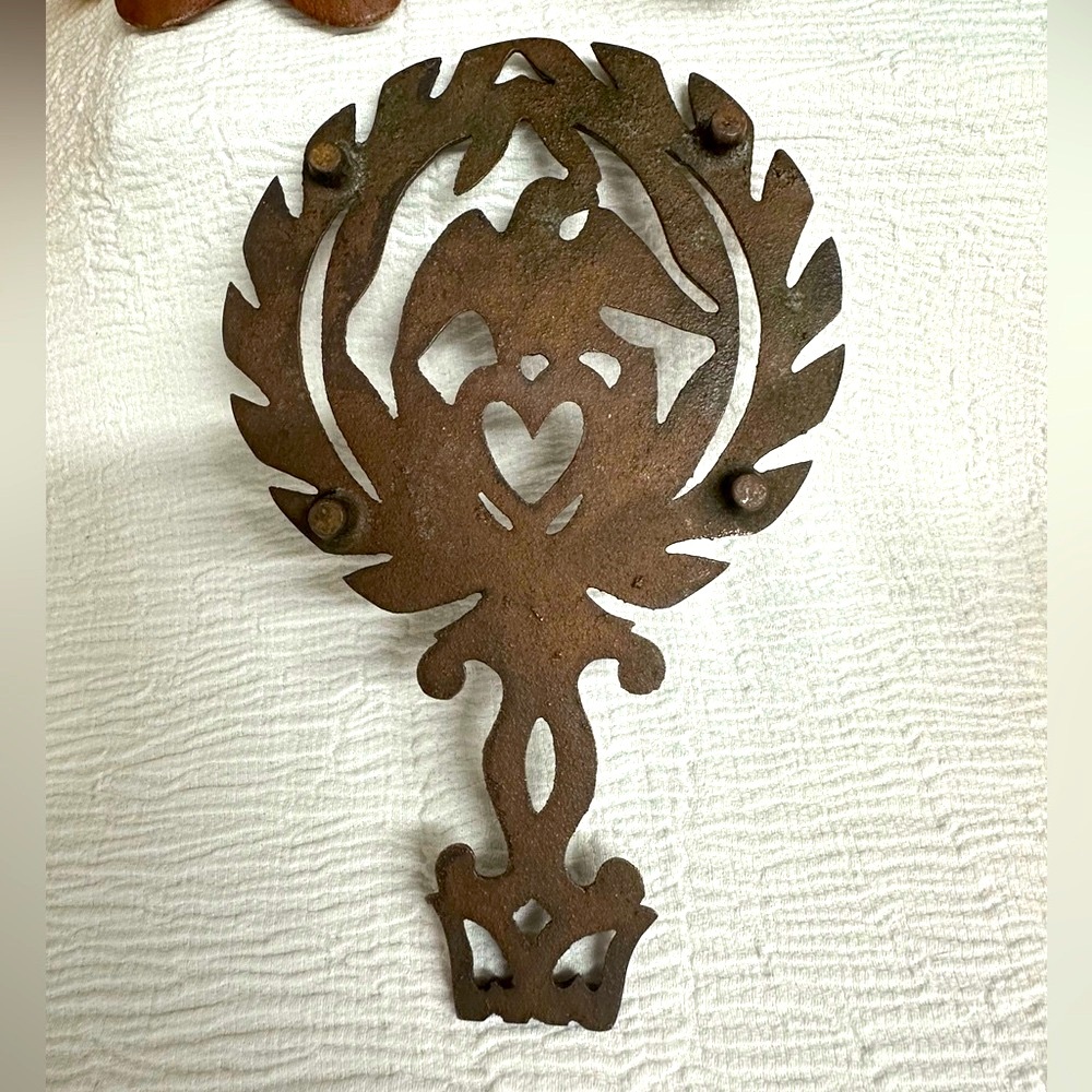 Vintage Bronze Trivet with Eagle Crest Heart Design - Picture 3 of 4